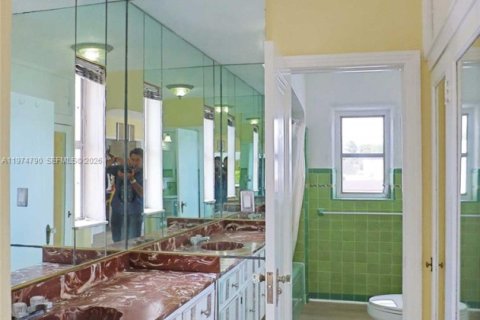 Casa en venta en Miami, Florida, 4 dormitorios, 281.96 m2 № 2036103 - foto 13
