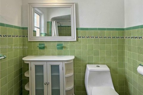 Casa en venta en Miami, Florida, 4 dormitorios, 281.96 m2 № 2036103 - foto 26