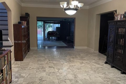 House in Miami, Florida 4 bedrooms, 281.96 sq.m. № 2036103 - photo 2
