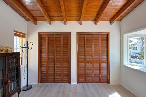 Casa en venta en Miami, Florida, 4 dormitorios, 281.96 m2 № 2036103 - foto 16