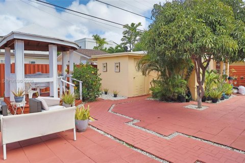 Casa en venta en Miami, Florida, 4 dormitorios, 281.96 m2 № 2036103 - foto 25