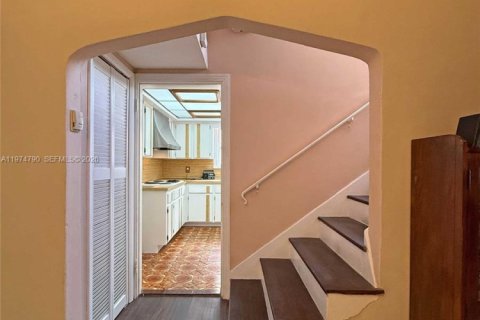 Casa en venta en Miami, Florida, 4 dormitorios, 281.96 m2 № 2036103 - foto 12