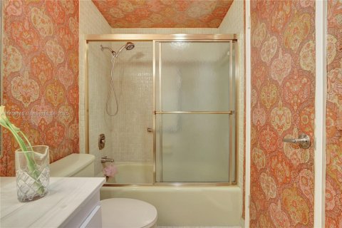 Condo in Hollywood, Florida, 1 bedroom  № 1938459 - photo 11