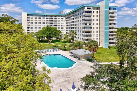 Condo in Hollywood, Florida, 1 bedroom  № 1938459 - photo 14