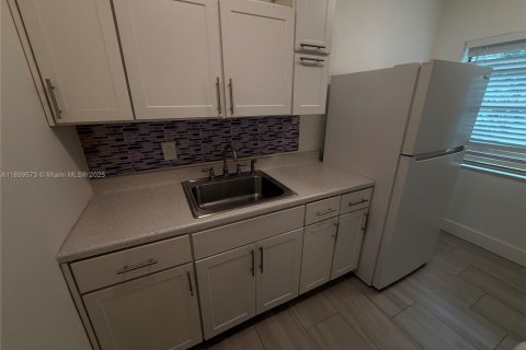 Снять в аренду виллу или дом в Форт-Лодердейл, Флорида 1 спальня, 169.64м2, № 1950873 - фото 2