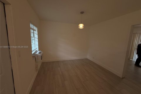 Снять в аренду виллу или дом в Форт-Лодердейл, Флорида 1 спальня, 169.64м2, № 1950873 - фото 7