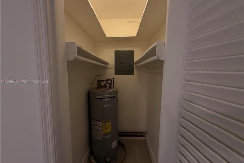 Снять в аренду виллу или дом в Форт-Лодердейл, Флорида 1 спальня, 169.64м2, № 1950873 - фото 8