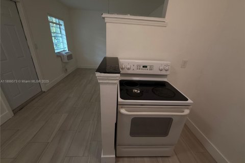 Снять в аренду виллу или дом в Форт-Лодердейл, Флорида 1 спальня, 169.64м2, № 1950873 - фото 4