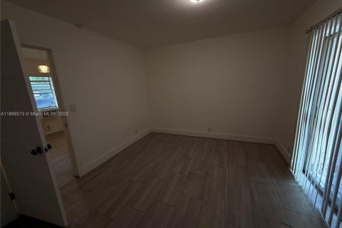 Снять в аренду виллу или дом в Форт-Лодердейл, Флорида 1 спальня, 169.64м2, № 1950873 - фото 6