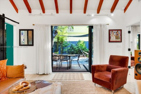 Villa ou maison à louer à Miami, Floride: 3 chambres, 141.03 m2 № 1997374 - photo 7