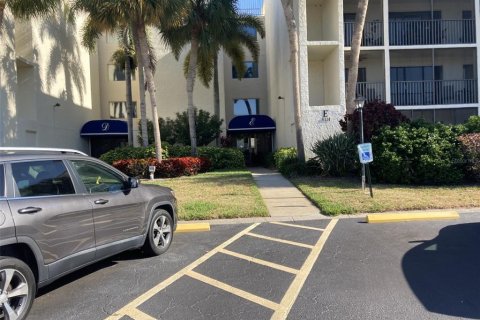 Condominio en alquiler en Bradenton, Florida, 2 dormitorios, 109.44 m2 № 1808769 - foto 1