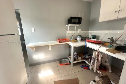 Immobilier commercial à louer à Miami, Floride: 190.64 m2 № 1945376 - photo 3