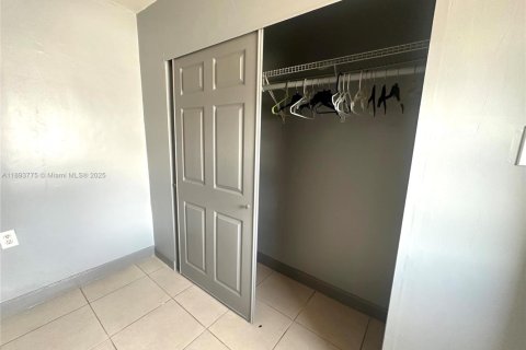 Immobilier commercial à louer à Miami, Floride: 190.64 m2 № 1945376 - photo 7
