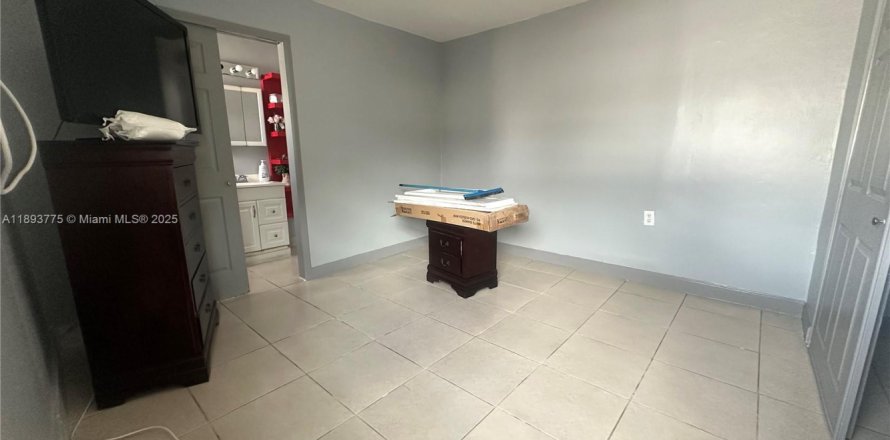Immobilier commercial à Miami, Floride 190.64 m2 № 1945376