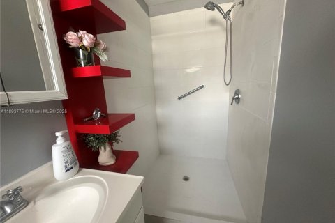 Immobilier commercial à louer à Miami, Floride: 190.64 m2 № 1945376 - photo 9