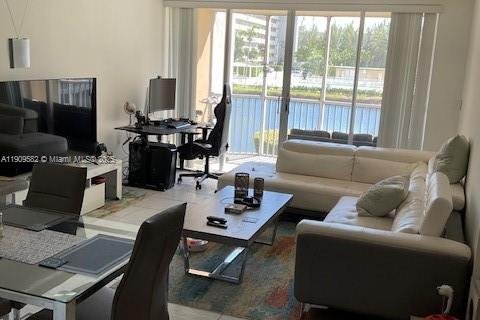 Copropriété à vendre à Miami, Floride: 1 chambre, 87.98 m2 № 2015906 - photo 3