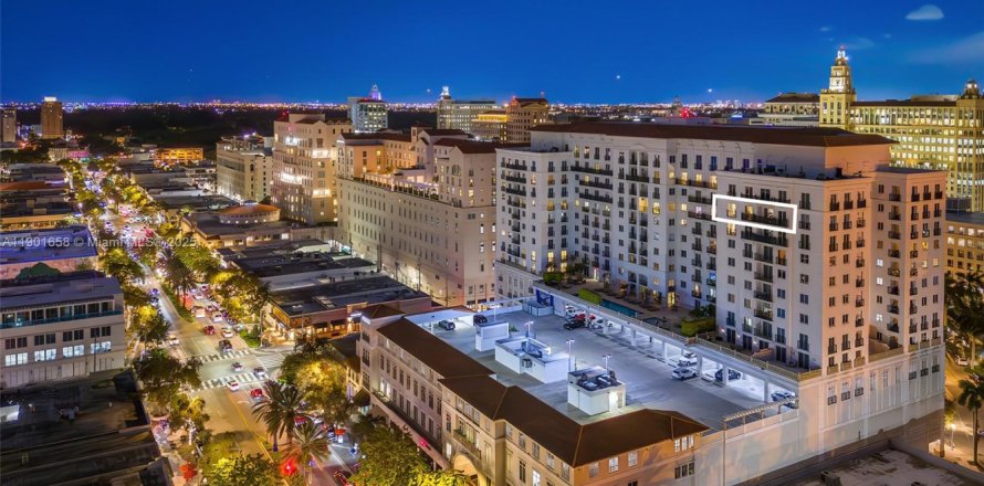 Кондоминиум с 2 спальнями в Корал-Гейблс, Флорида № 1953212