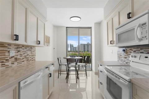 Condo in Aventura, Florida, 2 bedrooms № 1994423 - photo 11