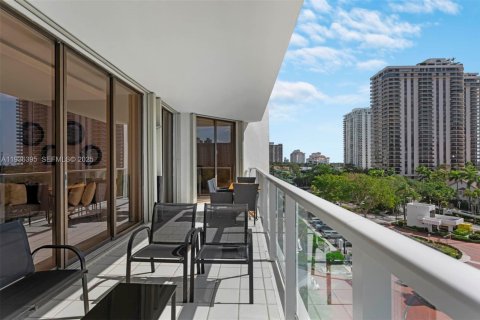 Condo in Aventura, Florida, 2 bedrooms № 1994423 - photo 18