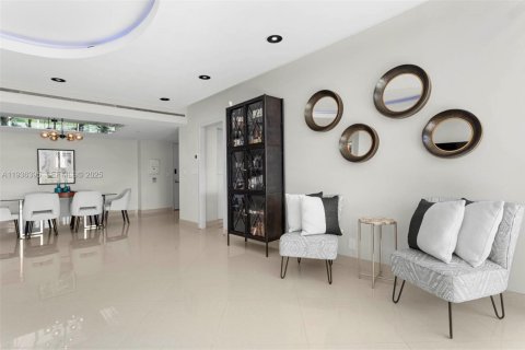 Condo in Aventura, Florida, 2 bedrooms № 1994423 - photo 8