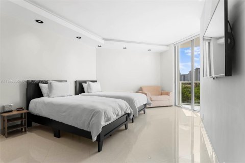 Condo in Aventura, Florida, 2 bedrooms № 1994423 - photo 21