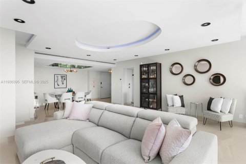 Condo in Aventura, Florida, 2 bedrooms № 1994423 - photo 3