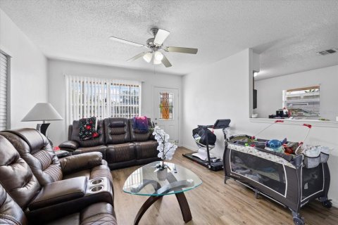 Casa en venta en Tampa, Florida, 4 dormitorios, 149.02 m2 № 1774752 - foto 7