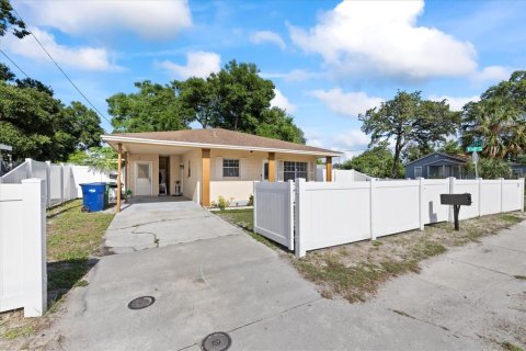 Casa en venta en Tampa, Florida, 4 dormitorios, 149.02 m2 № 1774752 - foto 2