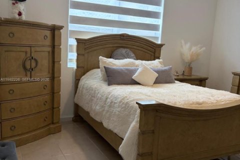 Casa en venta en Homestead, Florida, 3 dormitorios, 157.93 m2 № 2055404 - foto 2