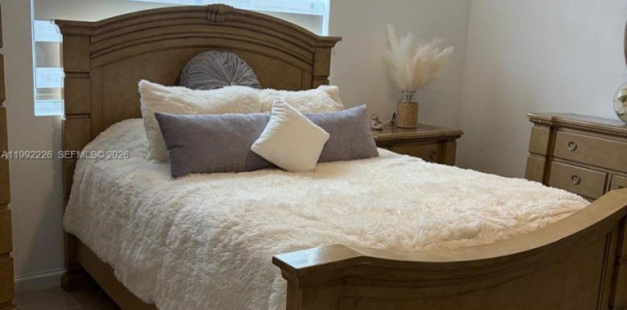 Casa en Homestead, Florida 3 dormitorios, 157.93 m2 № 2055404