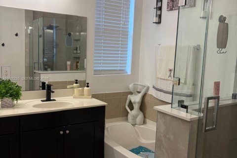 Casa en venta en Homestead, Florida, 3 dormitorios, 157.93 m2 № 2055404 - foto 3