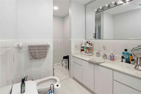 Casa en venta en Miami, Florida, 4 dormitorios, 160.81 m2 № 1890271 - foto 15
