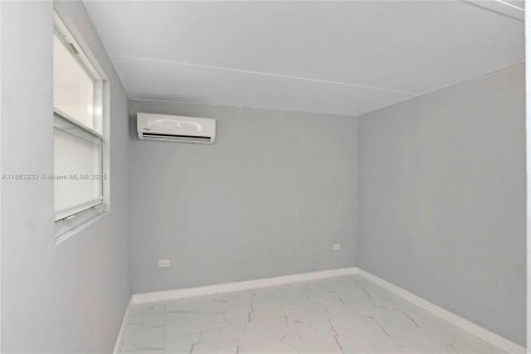 Casa en venta en Miami, Florida, 4 dormitorios, 160.81 m2 № 1890271 - foto 25