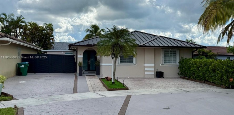 Casa en Miami, Florida 4 dormitorios, 160.81 m2 № 1890271