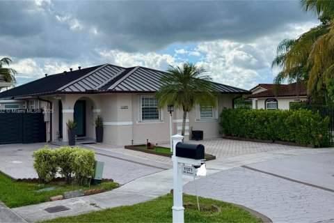 Casa en venta en Miami, Florida, 4 dormitorios, 160.81 m2 № 1890271 - foto 2
