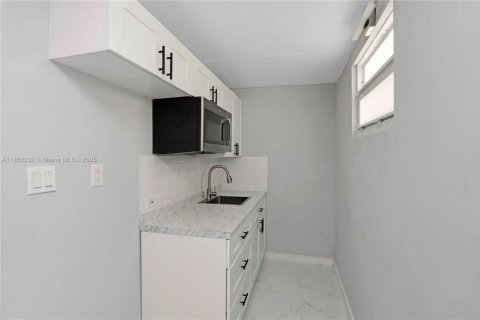 Casa en venta en Miami, Florida, 4 dormitorios, 160.81 m2 № 1890271 - foto 26