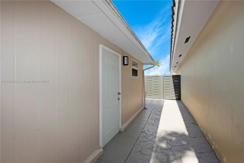 Casa en venta en Miami, Florida, 4 dormitorios, 160.81 m2 № 1890271 - foto 28