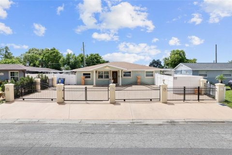 House in Tampa, Florida 4 bedrooms, 155.15 sq.m. № 2349601