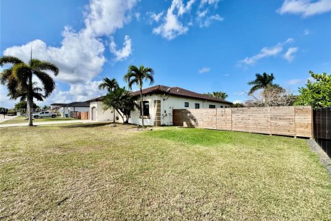 Купить виллу или дом в Хомстед, Флорида 5 спален, 267.93м2, № 2023303 - фото 6