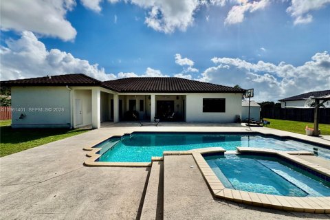 Купить виллу или дом в Хомстед, Флорида 5 спален, 267.93м2, № 2023303 - фото 16