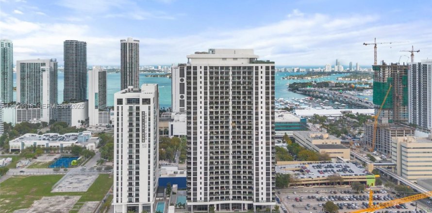 Condo à Miami, Floride, 2 pièces  № 1990401