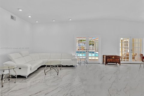 Casa en venta en North Miami, Florida, 5 dormitorios, 363.06 m2 № 1483174 - foto 8