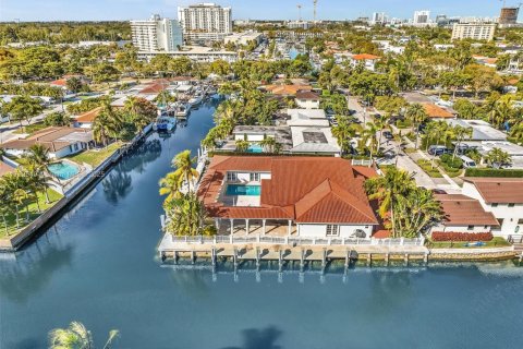 Casa en venta en North Miami, Florida, 5 dormitorios, 363.06 m2 № 1483174 - foto 2