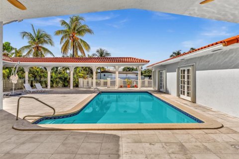 Casa en venta en North Miami, Florida, 5 dormitorios, 363.06 m2 № 1483174 - foto 14