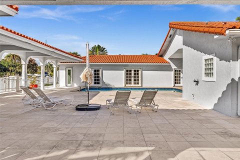 Casa en venta en North Miami, Florida, 5 dormitorios, 363.06 m2 № 1483174 - foto 27