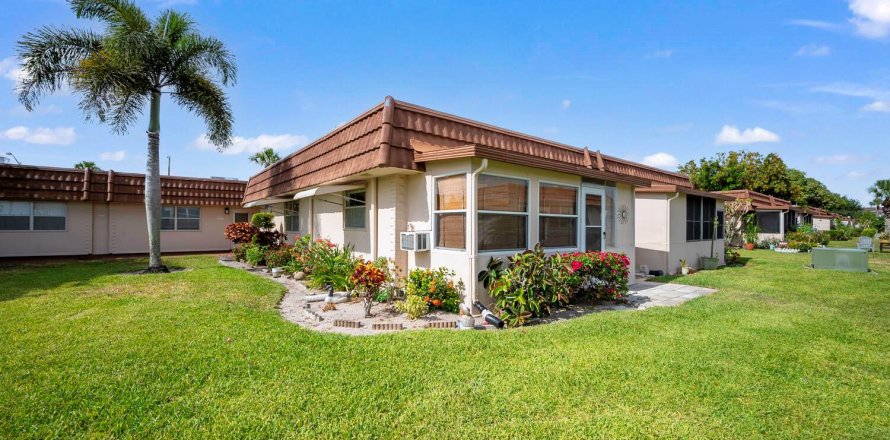 House in Delray Beach, Florida 1 bedroom, 66.89 sq.m. № 1222775