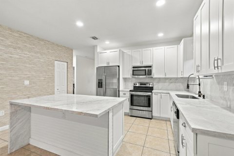 Villa ou maison à louer à Miami, Floride: 3 chambres, 171.31 m2 № 2376202 - photo 15