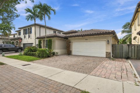 Villa ou maison à louer à Miami, Floride: 3 chambres, 171.31 m2 № 2376202 - photo 2