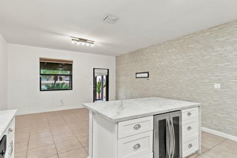 Villa ou maison à louer à Miami, Floride: 3 chambres, 171.31 m2 № 2376202 - photo 8