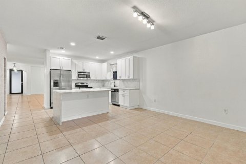 Villa ou maison à louer à Miami, Floride: 3 chambres, 171.31 m2 № 2376202 - photo 25